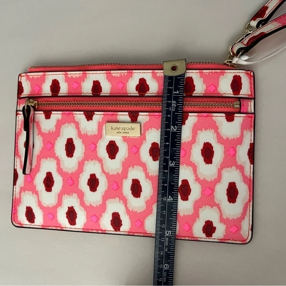 Kate Spade ♠️ New With Tags Laurel Way front pocket wristlet